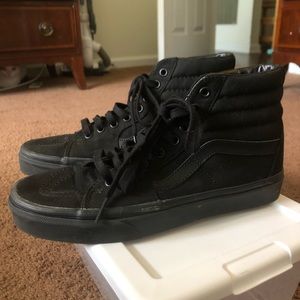 Women's 9/Men's 7.5 Vans